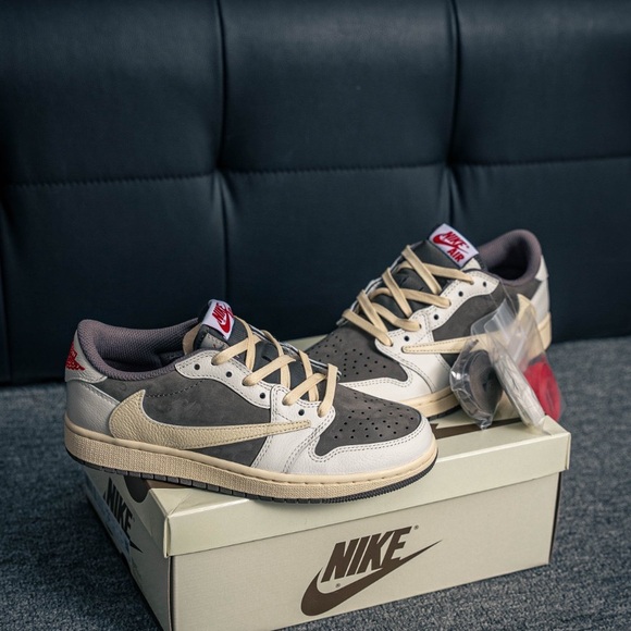 Jordan 1 Low OG x Travis Scott Reverse Mocha